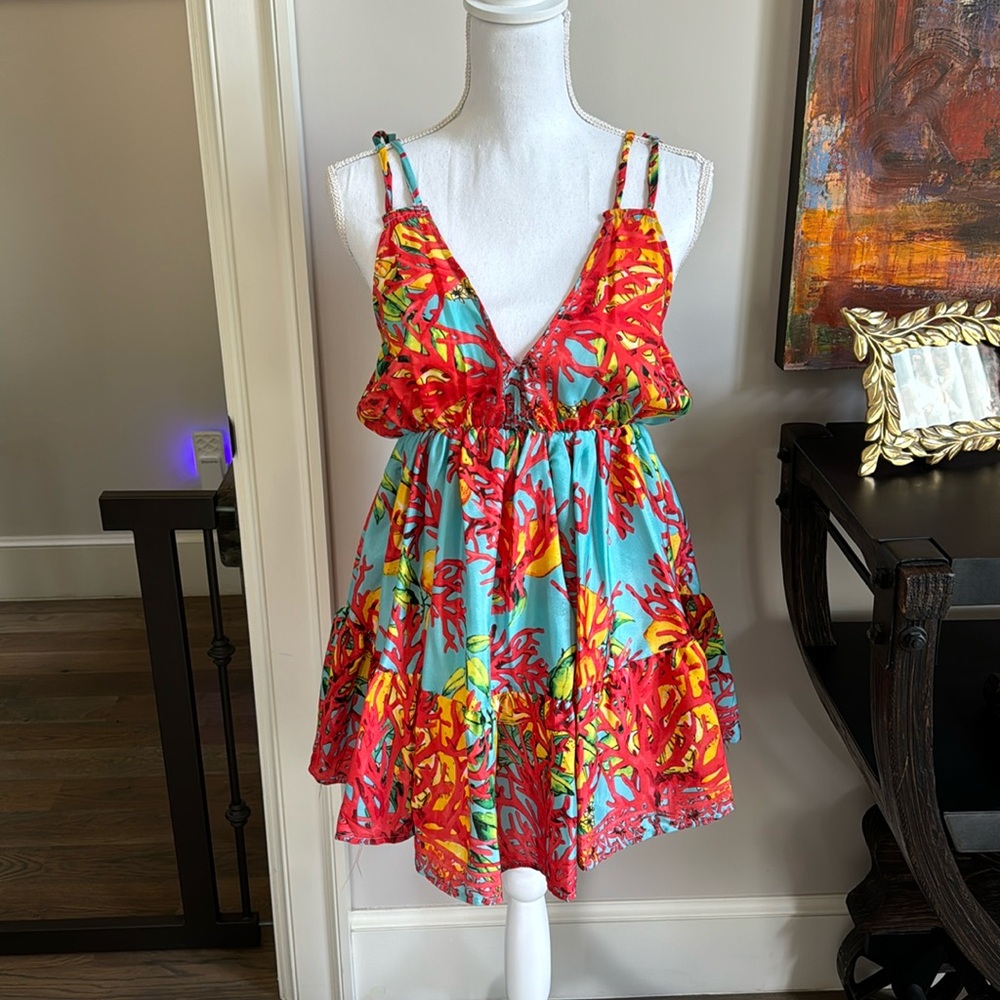 Cute beach dress or coverup! One size fits most. Only Worn once!